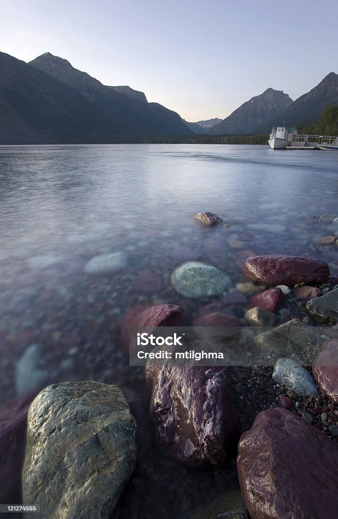 Lac alpin - Photo de Aiguille rocheuse libre de droits