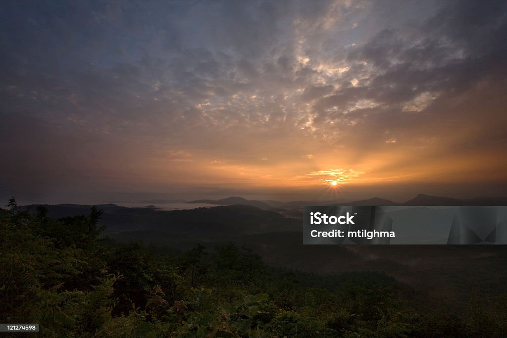 Восход солнца над тропический лес - Стоковые фото Вид с воздуха роялти-фри