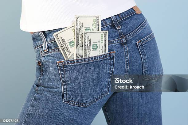 Cash Foto de stock y más banco de imágenes de Abundancia - Abundancia, Actividad comercial, Adulto