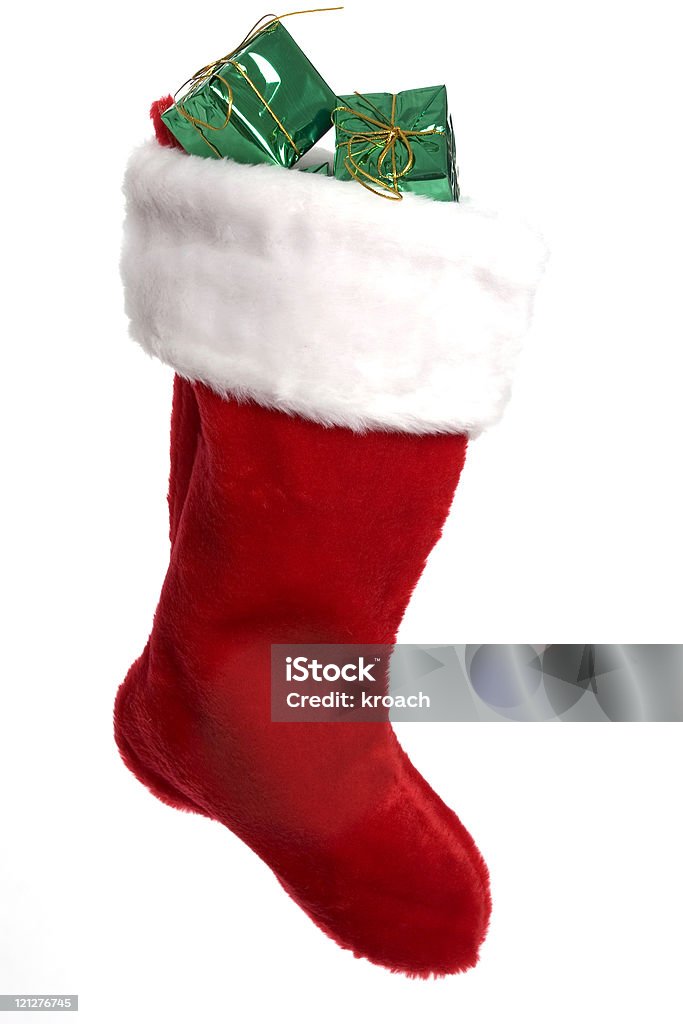 Яркий красный Рождественский носок с представляет - Стоковые фото Белый фон роялти-фри
