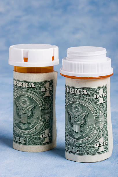 coûts de santé - prescription medicine healthcare and medicine medicaid high up photos et images de collection
