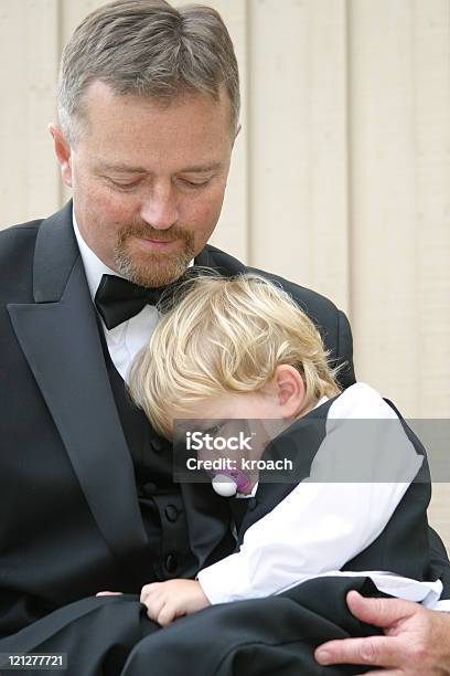 Photo libre de droit de Attentionné Grandpère banque d'images et plus d'images libres de droit de Adulte - Adulte, Adulte d'âge mûr, Amour