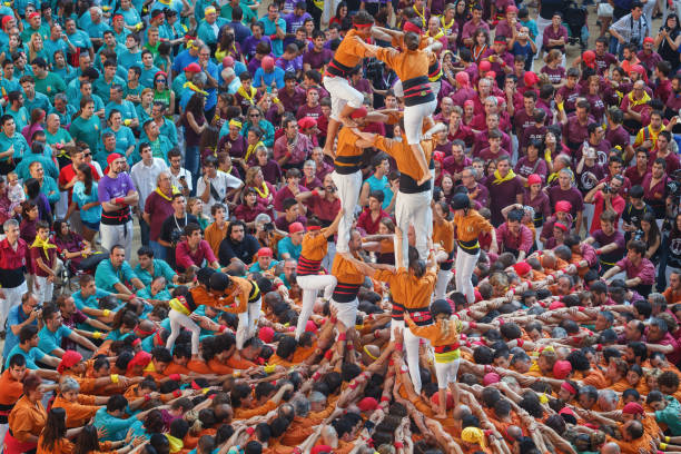 tarragona, espanha - 4 de outubro de 2014 - castellers - fotografias e filmes do acervo