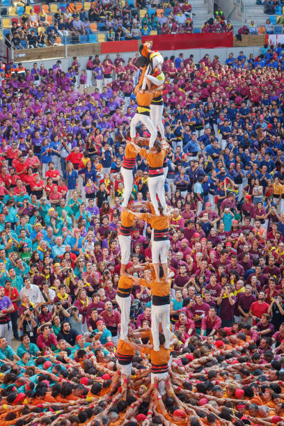 tarragona, spanien - 4. oktober 2014 - castellers stock-fotos und bilder