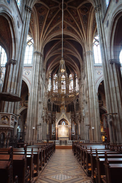 обету церкви - altar church vienna gothic style стоковые фото и изображения