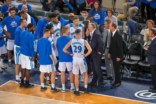 istock Coach giving instructions to basketball team 1212807641