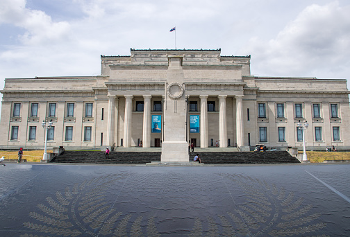 A cenotaph stands in front of the Auckland War Memorial Museum (Tāmaki Paenga Hira ) on hill overlooking central Auckland.