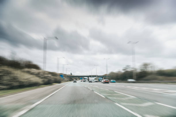 m1 tráfico de conducción rápida reino unido - m1 fotografías e imágenes de stock