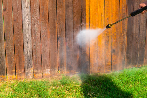 120+ Pressure Wash Fence Stock Photos, Pictures & Royalty-Free Images -  iStock | Pressure wash wall