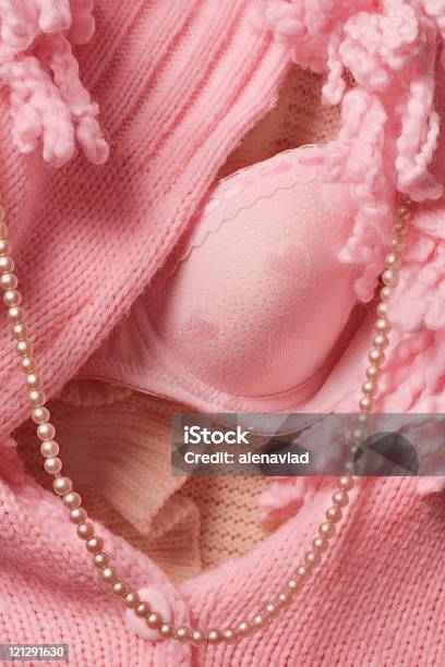 Donna Vestiti Di Rosa - Fotografie stock e altre immagini di Abbigliamento - Abbigliamento, Abbigliamento intimo, Abito firmato