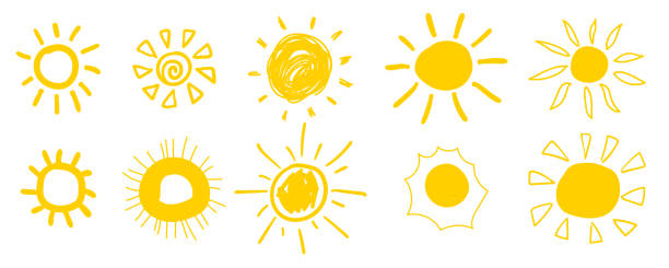 ilustrações, clipart, desenhos animados e ícones de ícones do sol doodle. o tempo quente é uma coleção isolada de branco.  rabiscos de verão com luz solar, desenhos de esboços, objetos de sol desenhados à mão. ilustração vetorial. - sun