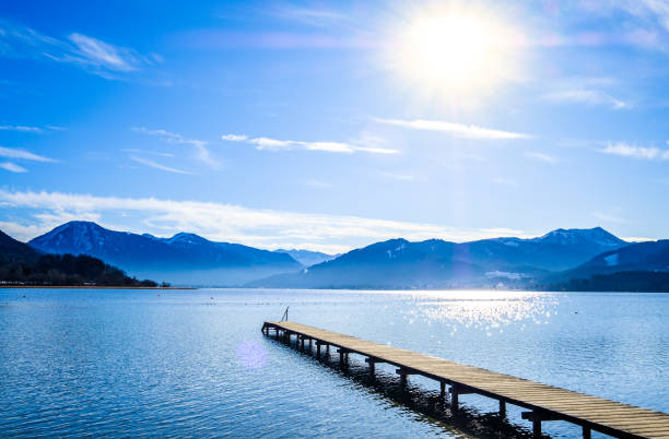 テゲルン湖 - バイエルン - ドイツ - lake lake tegernsee tegernsee mountain ストックフォトと画像