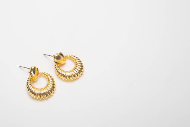 golden earrings isolated on white background - gold earring imagens e fotografias de stock