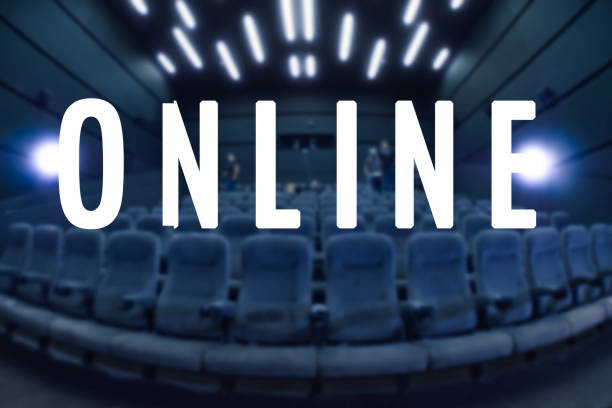 Stay home, watch online. One touch transmission movie. Word online. Business concept for online production. Empty seats, cinema, conference hall. Translation online. Event cancelled concepto de entretenimiento de eventos en línea. transmisión en línea. word online. concepto de negocio para una producción de televisión transmitida en tiempo real a medida que ocurren los eventos. asientos vacíos debido a la cancelación del evento