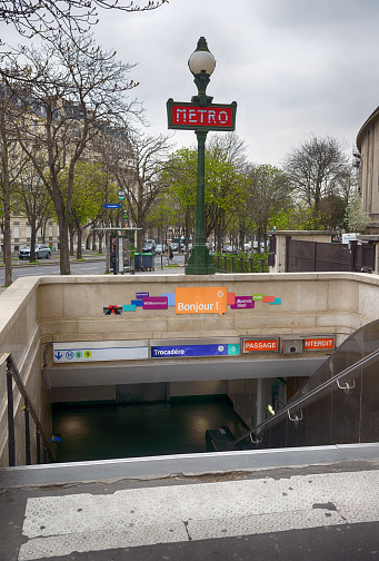 Paris Under Lockdown Stock Photo - Download Image Now - Quartier du  Trocadero, Subway, Absence - iStock