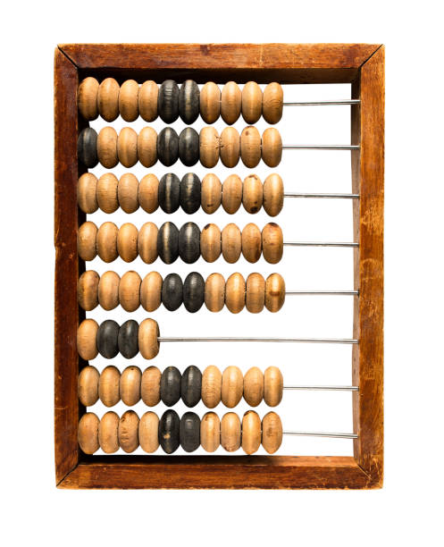 abacus en bois vintage. calculatrice analogique d’antiquité sur le blanc. chemin de travail sauvé - boulier photos et images de collection