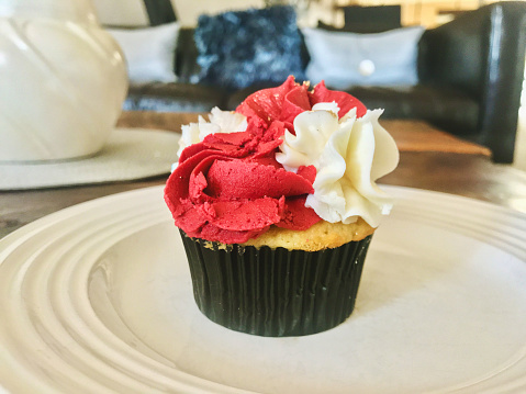 Indulgent Sweet Food Red and White Iced Cupcake on Platter (Shot with iPhone 7 Plus 12mp 4032 × 3024 photos professionally retouched - Lightroom / Photoshop)