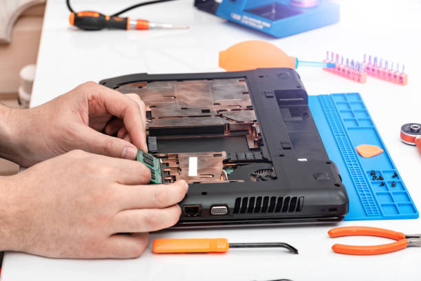istock Engineer makes dismantling of RAM for disassembling and repairing a laptop. 1213021707