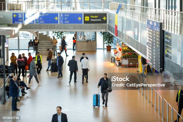 Detalles Del Interior Del Aeropuerto Internacional Henri Coanda Cerca De Bucarest Rumania Foto de stock y más banco de imágenes de Otopeni