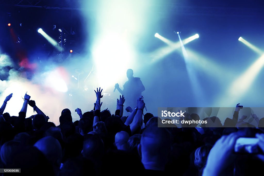Aclamar multitud en concierto - Foto de stock de Aclamar libre de derechos