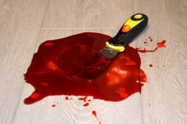 Tool weapon in pool of blood on floor Weapon in blood in murder crime scene pool at the crook stock pictures, royalty-free photos & images