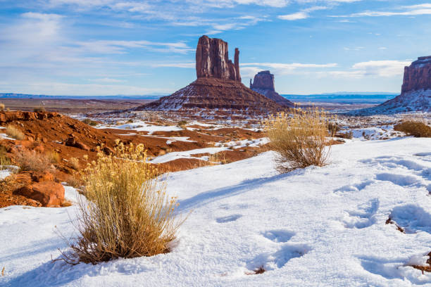 Monument Valley Navajo Tribal Park, West Mitten Butte in the snow Monument Valley Navajo Tribal Park, West Mitten Butte in the snow west mitten stock pictures, royalty-free photos & images