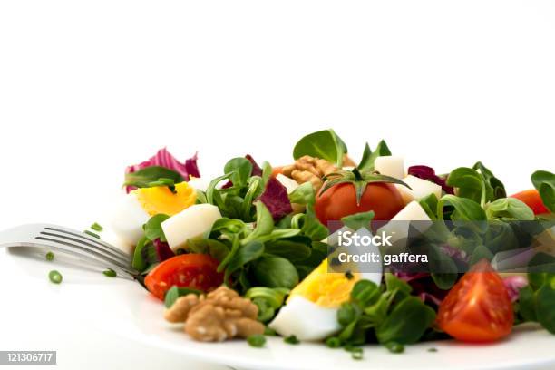 Mezcla De Ensalada Foto de stock y más banco de imágenes de Ensalada - Ensalada, Fondo blanco, Huevo - Comida básica