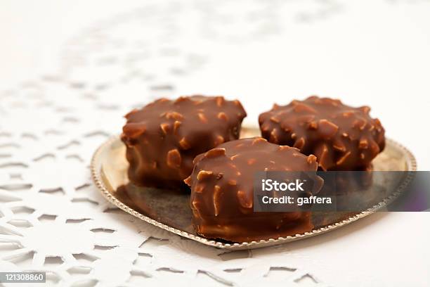 Rebuçados De Chocolate - Fotografias de stock e mais imagens de Chocolate - Chocolate, Chocolate de Leite, Comida Doce