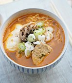 asiatische-lebensmittel-ramen-instant-ramen.jpg?b=1&s=170x170&k=20&c=f5TeqaVUrpL3DXGSpTpC_Toj3CZafU00Hx3Qgym_y98=