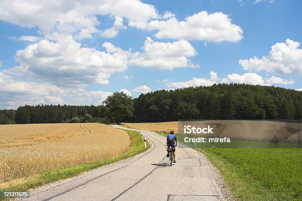 Ruta De Foto de stock y más banco de imágenes de Andar en bicicleta - Andar en bicicleta, Bicicleta, Horizonte