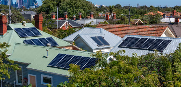 Solar panels Solar panels on suburban house roofs in Melbourne, Australia solar panels on the roof of building in a city stock pictures, royalty-free photos & images