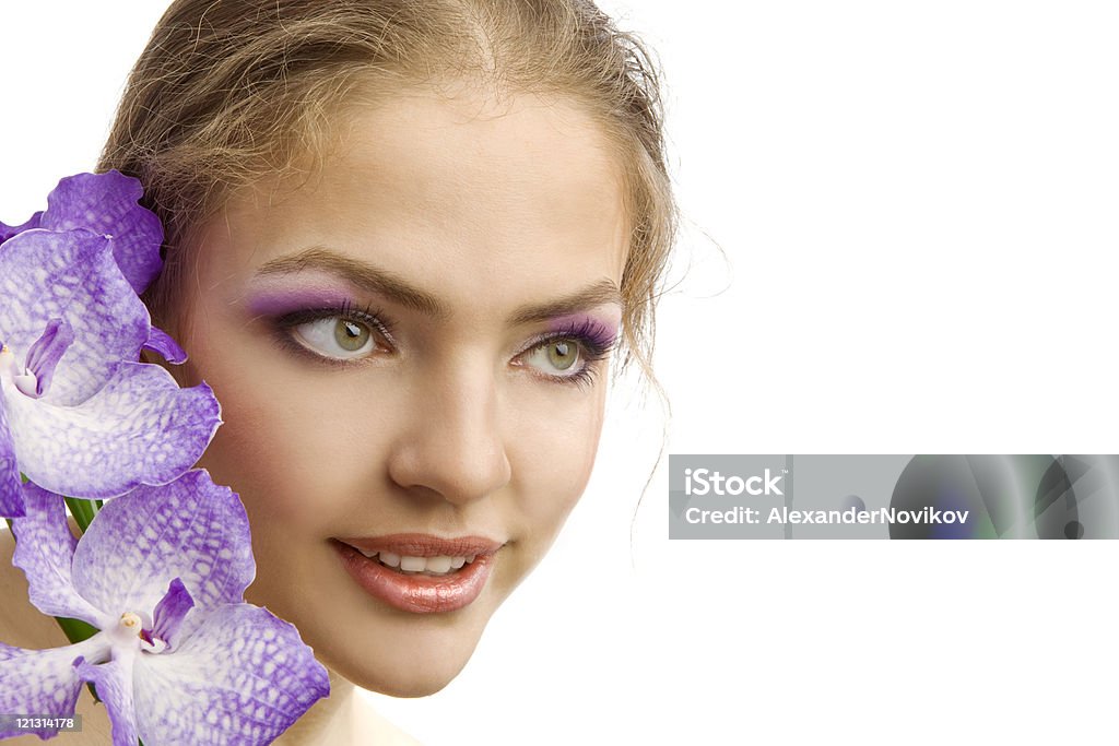 Close-up of 아름다운 다정함 여성 얼굴 orchid.XXXL 바이올렛 - 로열티 프리 20-24세 스톡 사진