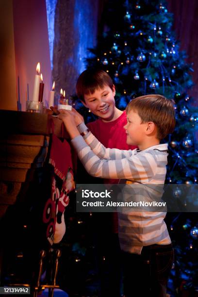 Latte E Biscotti Per La Santa - Fotografie stock e altre immagini di Adulto - Adulto, Albero, Albero di natale