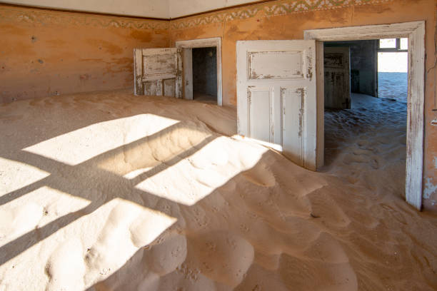istock Kolmanskop abandoned house 1213150326