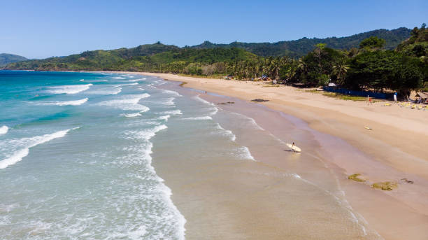 istock Surfing in Duli beach, El Nido, Palawan 1213151912