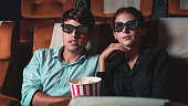 mann-und-frau-im-kino-sehen-einen-3d-film.jpg?b=1&s=170x170&k=20&c=Mwy9Y7s7-tpmS1fGJCxY3BxqCICC2T-rZ6TnuGdAyIA=