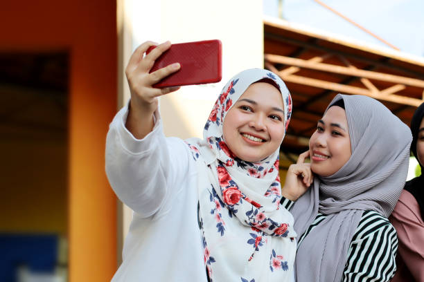 istock Modern Muslim Back to Hometown 1213191960