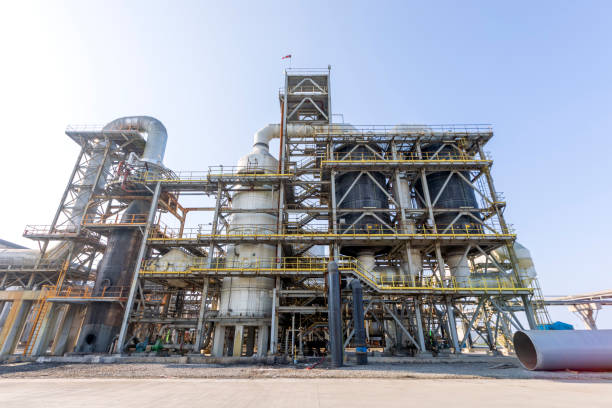 vista da planta ácida. a planta de ácido sulfúrico produz produtos químicos de processo a partir de compostos de enxofre a partir de gases odorosos. - sulfuric - fotografias e filmes do acervo