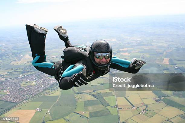 Skydiver In Da Caduta Libera - Fotografie stock e altre immagini di Skydiving - Skydiving, Caduta libera, Close-up