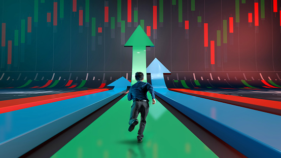Businessman run to arrow high return of stock market investment and wealth