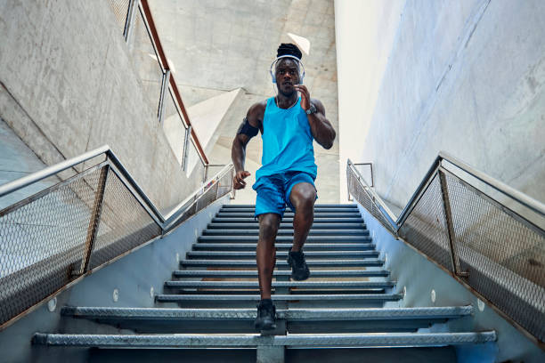 man jogging on stairs - determination running staircase jogging imagens e fotografias de stock