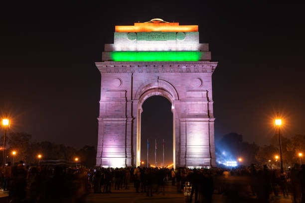 india gate iluminado à noite, nova deli - new delhi india night government - fotografias e filmes do acervo