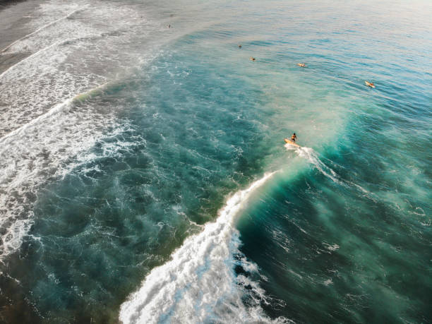 フィリピンのサンファンラユニオンのサーファー - 航空写真 - nautical vessel philippines mindanao palawan ストックフォトと画像