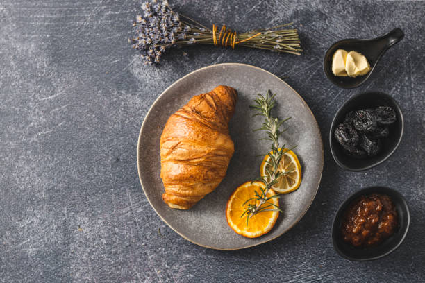 Softness croissant, butter and fruit marmalade
