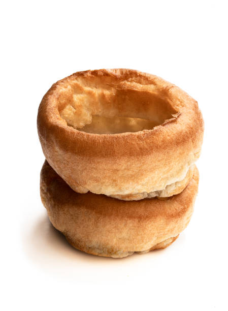 yorkshire puddings izolowane na białym tle - yorkshire pudding zdjęcia i obrazy z banku zdjęć