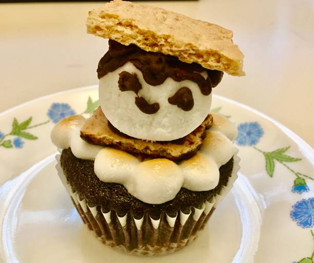 istock S’mores emoji cupcakes 1213351728