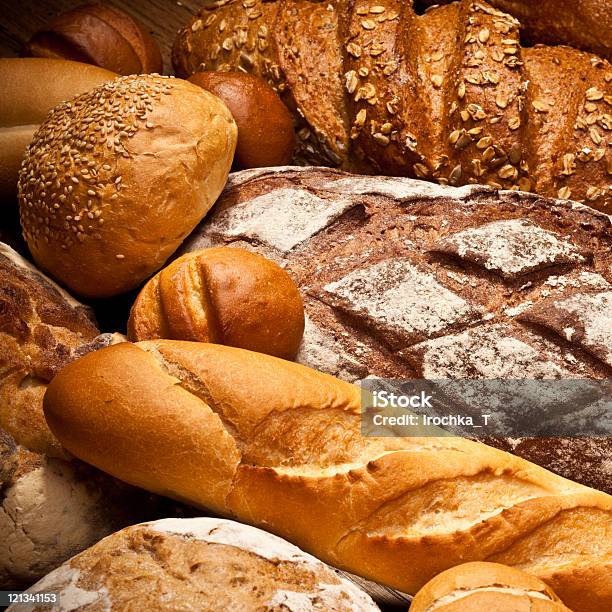 Sortiment Von Gebackenem Brot Stockfoto und mehr Bilder von Baguette - Baguette, Braun, Brotlaib