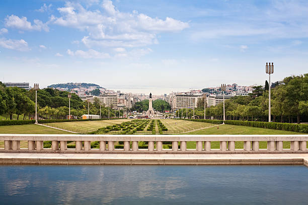 ausblick des parks eduardo vii, lissabon - edward the confessor stock-fotos und bilder