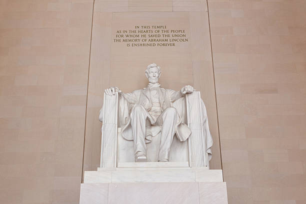 istock The Lincoln Memorial 121345199