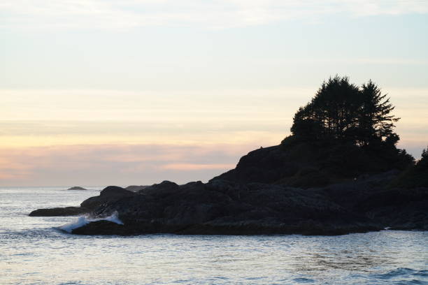 istock Sunset surf at the Pacific Rim 1213461397